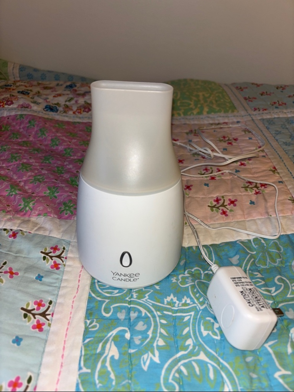 Yankee Candle White Plug-In Electric Oil Diffuser